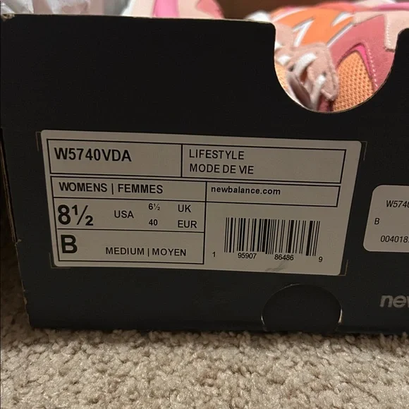 BRAND NEW VERY RARE New Balance Women's 57/40 Valentine’s Day Edition Size 8.5 - Picture 2 of 5